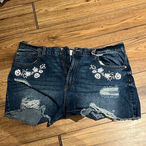 Jean Shorts - Picture 1 of 4